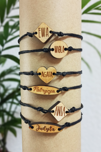 Bransoletki drewniane imienne.png