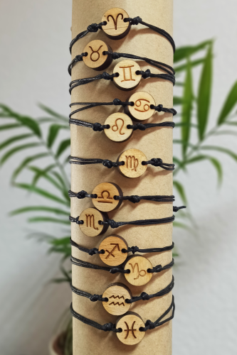 Bransoletki drewaniane ze znakiem zodiaku.png
