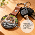 Okrągły brelok z kocim napisem.png